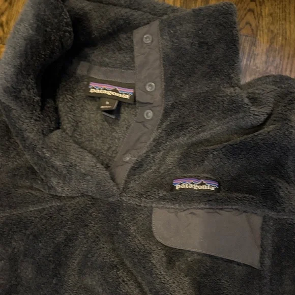 Patagonia Black Fleece Pullover Sweatshirt - Picture 2 of 4